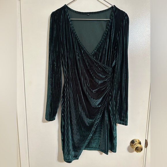 VELVET Faux Wrap Striped Bodycon Mini Dress Dark Green Holiday/Festive GUC - Picture 4 of 9